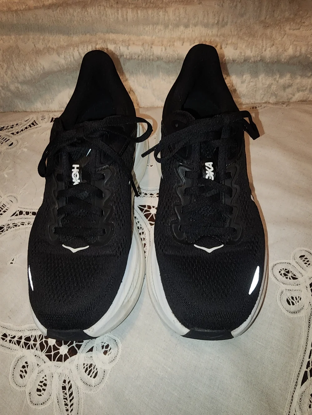 Hoka Bondi 9 Women’s 9B Black & White Runners Shoe - Picture 5 of 10